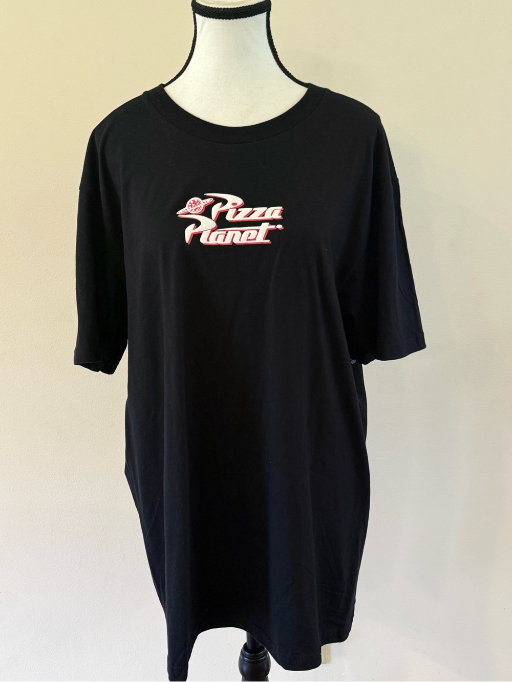 Disney / Pixar Toy Story Pizza Planet size Large T-shirt